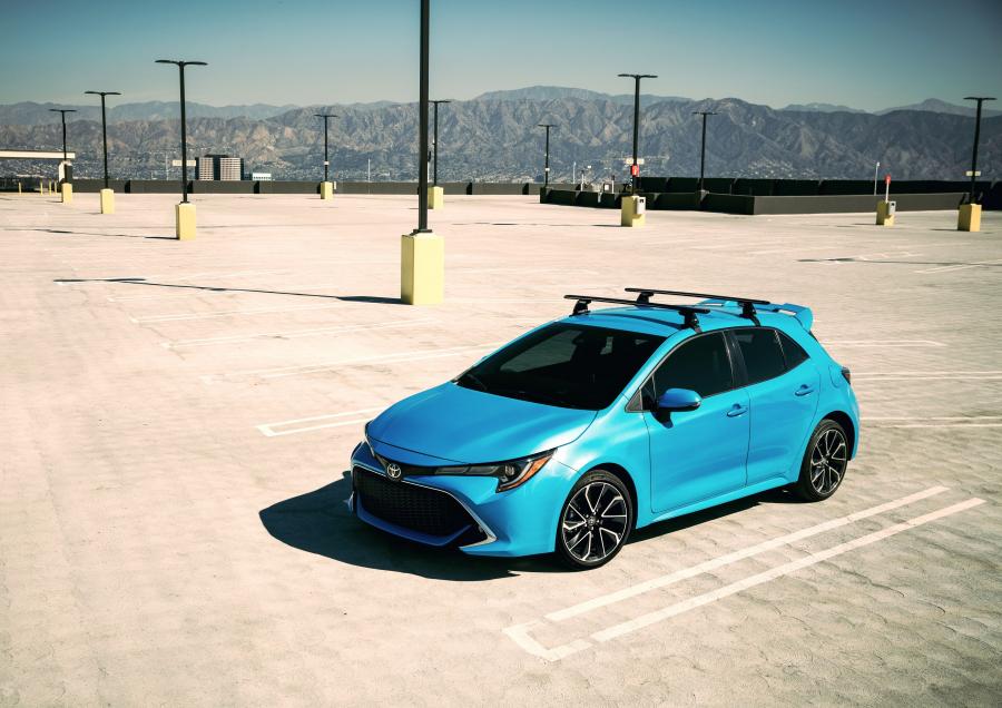  Toyota Corolla XSE Hatchback 2018 года  (NA) (фото 3 из 88)